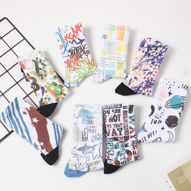 Technológia 3D tlače pre jarné a letné ponožky, dlhé ponožky mužov, dámske stredozápadne, európske a americké pouličné športy, bavlnené ponožky, graffiti trendy ponožky Technológia 3D tlače pre jarné a letné ponožky, dlhé ponožky mužov, dámske stredozápadne, európske a americké pouličné športy, bavlnené ponožky, graffiti trendy ponožky